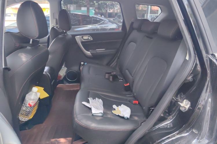 Used Haval H6 2015 Upgraded Model 1.5T Manual Two-Wheel Drive Elite Version Left Rear Seat