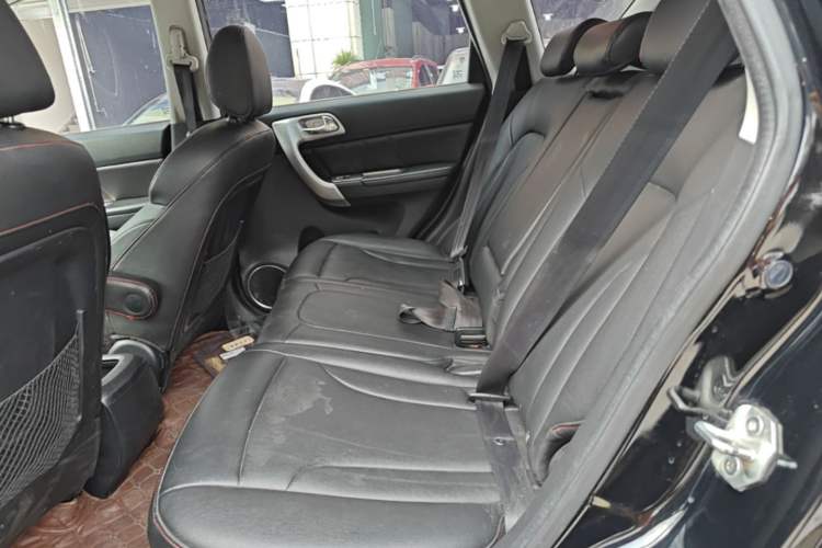 Used Haval H6 2015 Upgraded Model 1.5T Manual Two-Wheel Drive Elite Version Left Rear Seat