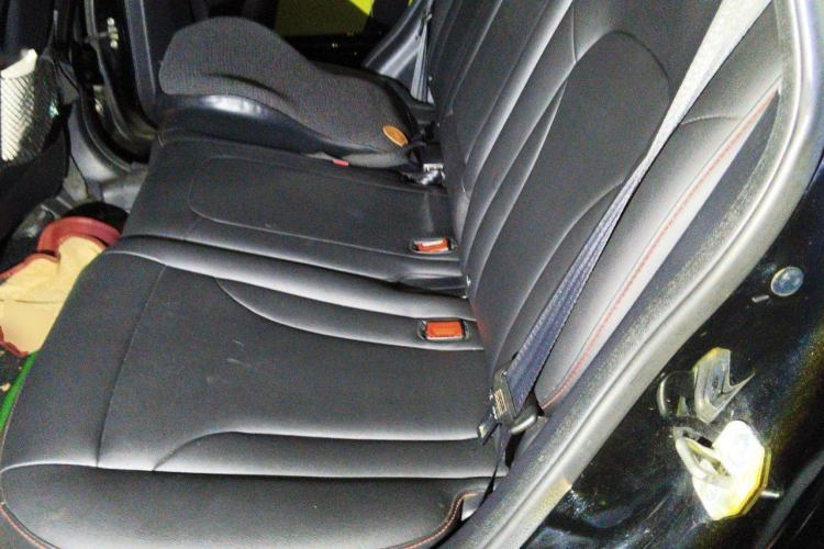Used Haval H6 2015 Sport Edition 1.5T Automatic Two-Wheel Drive Luxury Model Left Rear Seat