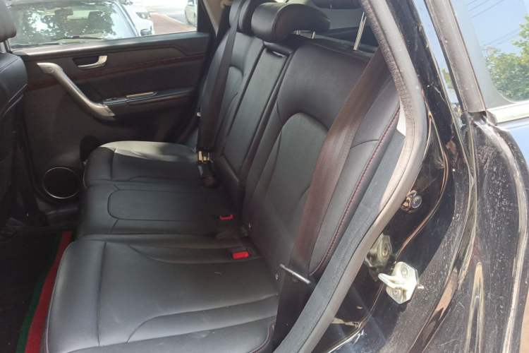 Used Haval H6 2015 Revised Version Sport Edition 1.5T Manual Transmission Two-Wheel Drive Elite Grade Left Rear Seat