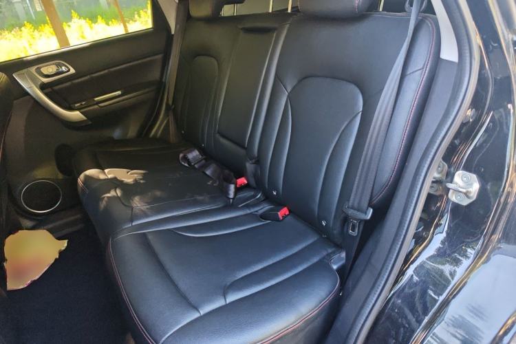 Used Haval H6 2015 Upgraded Model 1.5T Manual Two-Wheel Drive Elite Version Left Rear Seat
