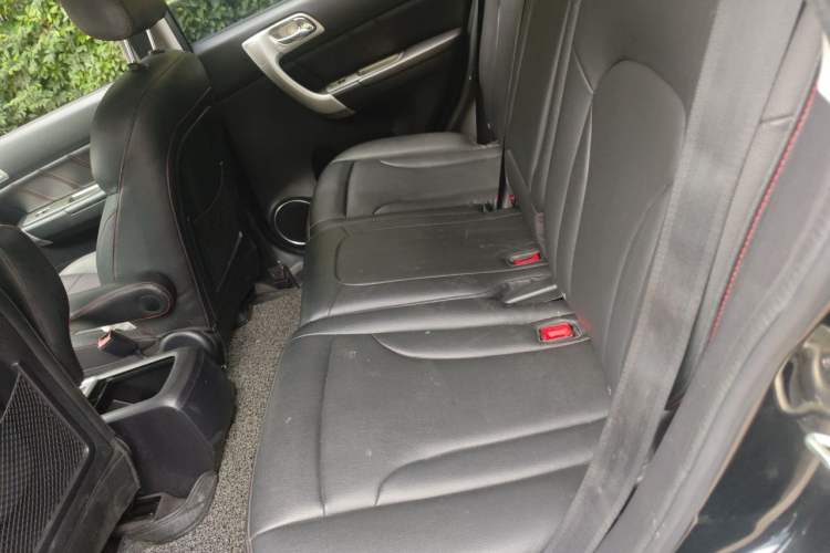 Used Haval H6 2015 Upgraded Model 1.5T Manual Two-Wheel Drive Elite Version Left Rear Seat