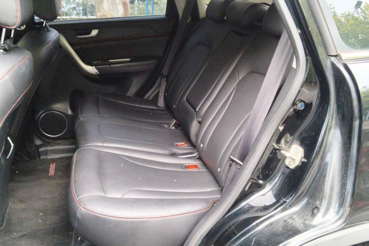 Used Haval H6 2015 Revised Version Sport Edition 1.5T Manual Transmission Two-Wheel Drive Elite Grade Left Rear Seat