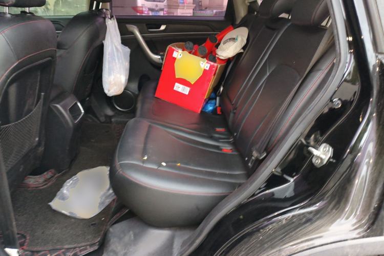 Used Haval H6 2015 Sport Edition 1.5T Automatic Two-Wheel Drive Luxury Model Left Rear Seat