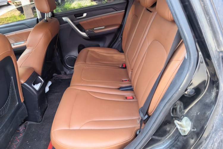 Used Haval H6 2015 Sport Edition 1.5T Automatic Two-Wheel Drive Luxury Model Left Rear Seat