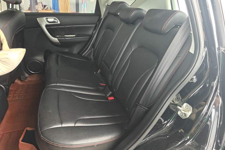 Used Haval H6 2015 Upgraded Model 1.5T Manual Two-Wheel Drive Elite Version Left Rear Seat
