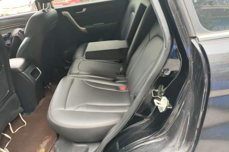 Used Haval H6 2015 Revised Version Sport Edition 1.5T Manual Transmission Two-Wheel Drive Elite Grade Left Rear Seat