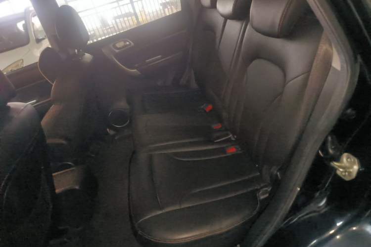Used Haval H6 2015 Upgraded Model 1.5T Manual Two-Wheel Drive Elite Version Left Rear Seat
