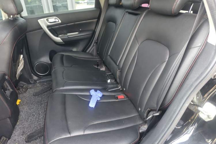 Used Haval H6 2015 Upgraded Model 1.5T Manual Two-Wheel Drive Elite Version Left Rear Seat