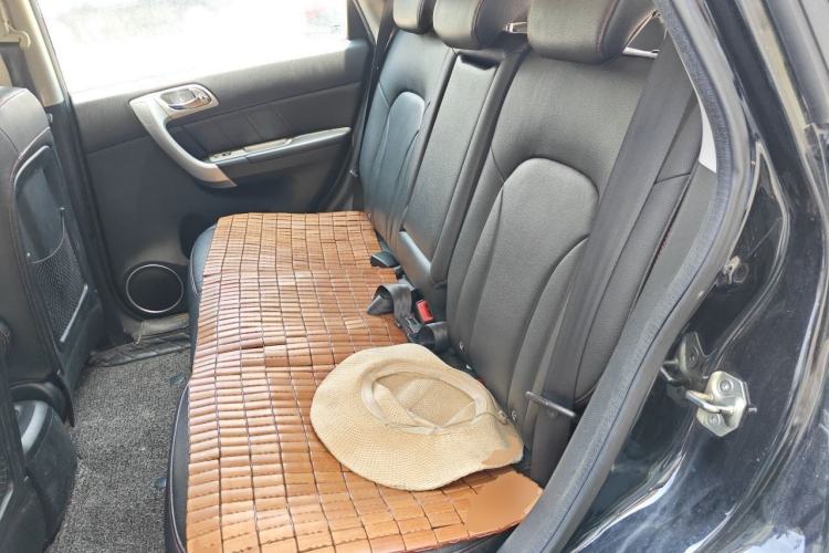 Used Haval H6 2015 Upgraded Model 1.5T Manual Two-Wheel Drive Elite Version Left Rear Seat