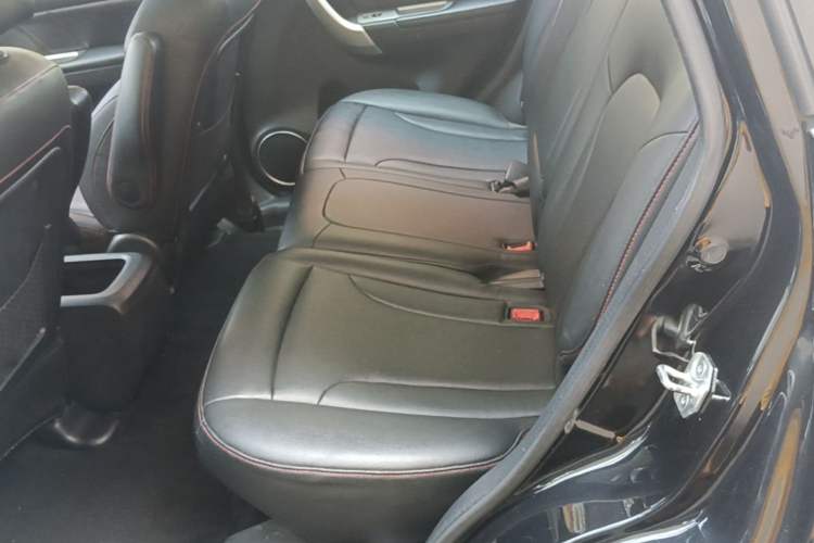 Used Haval H6 2015 Upgraded Model 1.5T Manual Two-Wheel Drive Elite Version Left Rear Seat