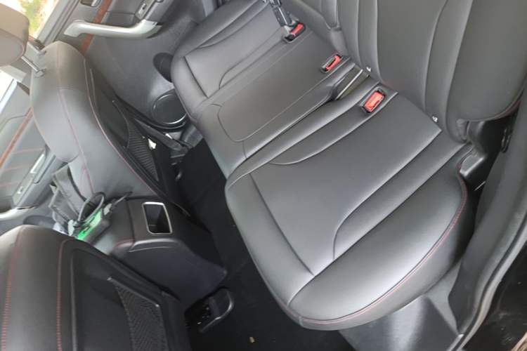 Used Haval H6 2015 Revised Version Sport Edition 1.5T Manual Two-Wheel Drive Premium Trim Left Rear Seat
