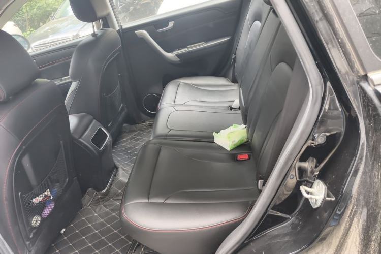 Used Haval H6 2015 Revised Version Sport Edition 1.5T Manual Transmission Two-Wheel Drive Elite Grade Left Rear Seat