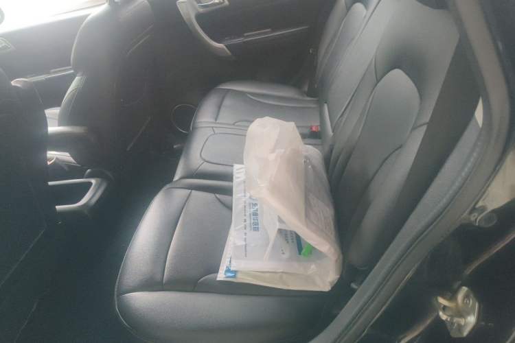 Used Haval H6 2015 Upgraded Model 1.5T Manual Two-Wheel Drive Elite Version Left Rear Seat