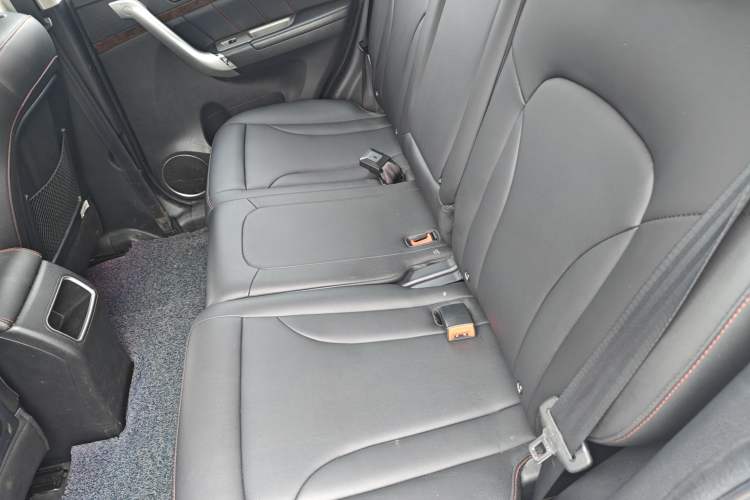 Used Haval H6 2015 Revised Version Sport Edition 1.5T Manual Transmission Two-Wheel Drive Elite Grade Left Rear Seat