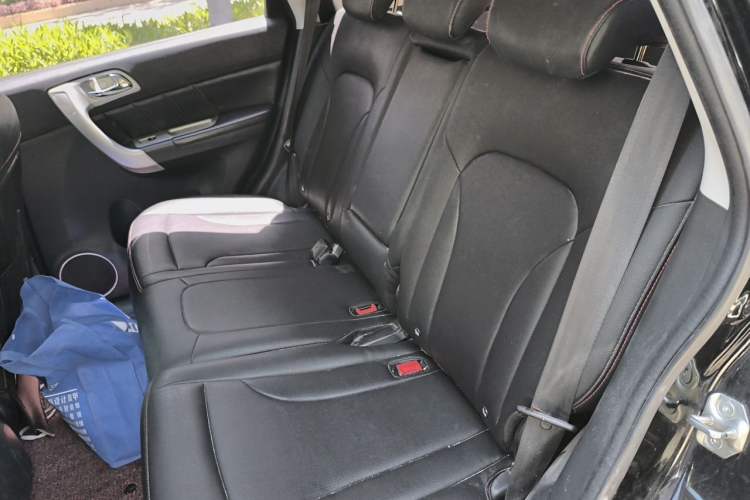 Used Haval H6 2015 Upgraded Model 1.5T Manual Two-Wheel Drive Elite Version Left Rear Seat