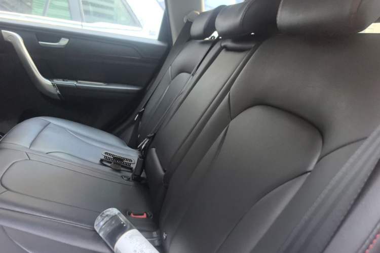 Used Haval H6 2015 Revised Version Sport Edition 1.5T Manual Transmission Two-Wheel Drive Elite Grade Left Rear Seat