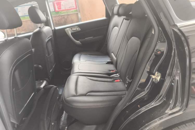 Used Haval H6 2015 Upgraded Model 1.5T Manual Two-Wheel Drive Elite Version Left Rear Seat