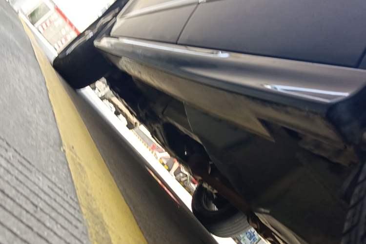 Used Haval H6 2015 Upgraded Model 1.5T Manual Two-Wheel Drive Elite Version Left Side Sill