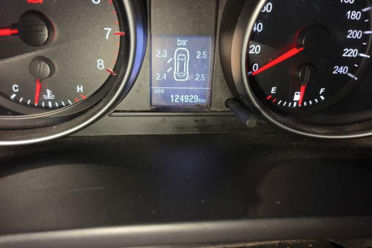 Used Haval H6 2015 Upgraded Model 1.5T Manual Two-Wheel Drive Elite Version Odometer Close Up