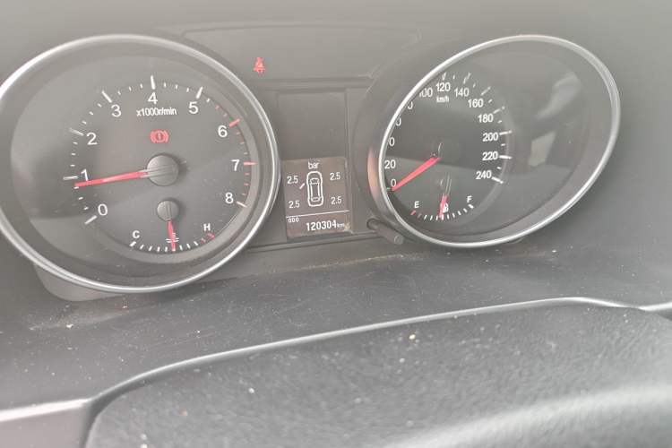 Used Haval H6 2015 Upgraded Model 1.5T Manual Two-Wheel Drive Elite Version Odometer Close Up