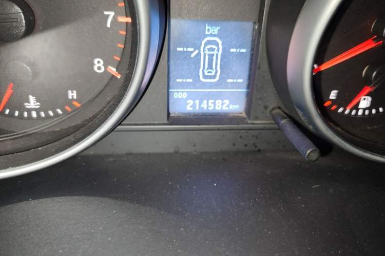 Used Haval H6 2015 Upgraded Model 1.5T Manual Two-Wheel Drive Elite Version Odometer Close Up