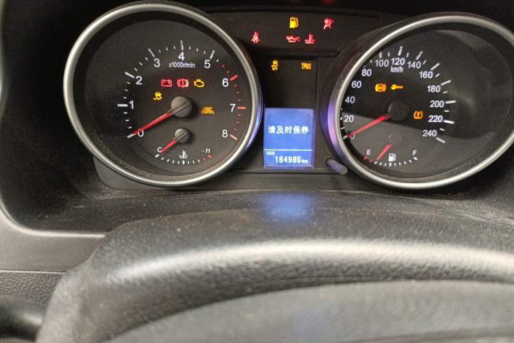 Used Haval H6 2015 Upgraded Model 1.5T Manual Two-Wheel Drive Elite Version Odometer Close Up