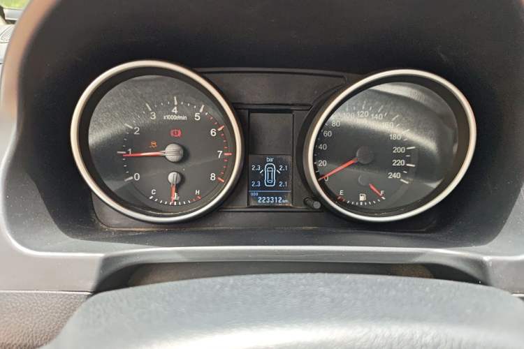 Used Haval H6 2015 Upgraded Model 1.5T Manual Two-Wheel Drive Elite Version Odometer Close Up