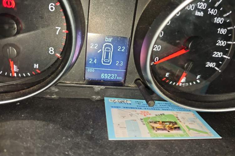 Used Haval H6 2015 Upgraded Model 1.5T Manual Two-Wheel Drive Elite Version Odometer Close Up