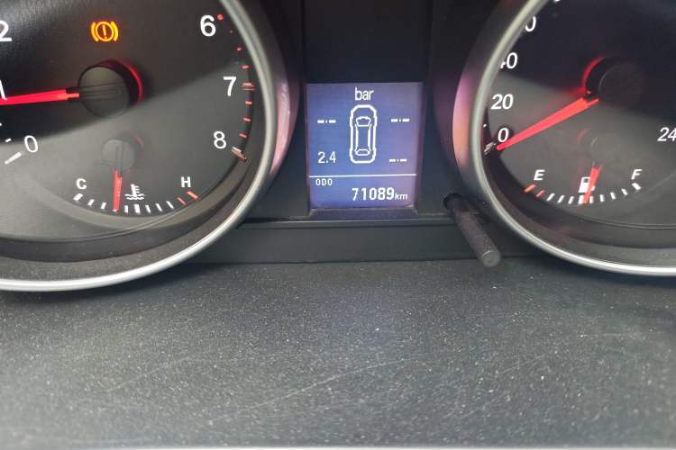 Used Haval H6 2015 Sport Edition 1.5T Manual Two-Wheel Drive Elite Model Odometer Close Up