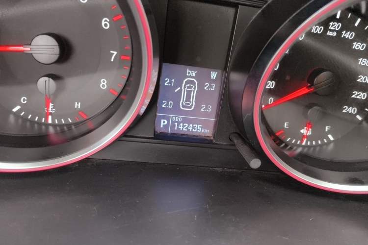 Used Haval H6 2015 Sport Edition 1.5T Automatic Two-Wheel Drive Luxury Model Odometer Close Up