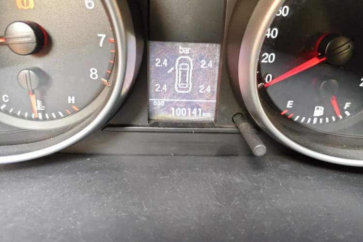 Used Haval H6 2015 Sport Edition 1.5T Manual Two-Wheel Drive Elite Model Odometer Close Up