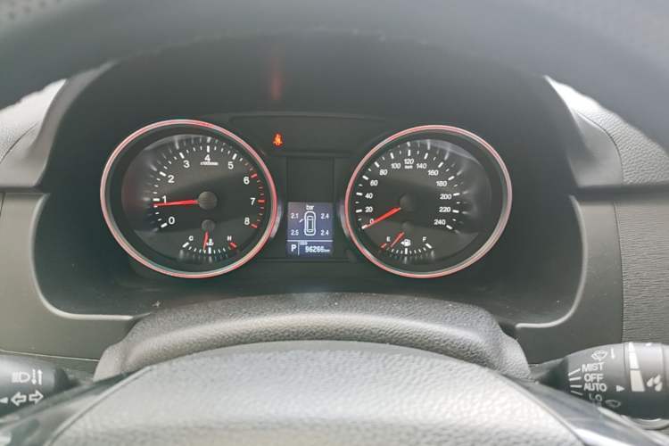 Used Haval H6 2015 Sport Edition 1.5T Automatic Two-Wheel Drive Luxury Model Odometer Close Up