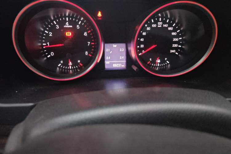 Used Haval H6 2015 Revised Version Sport Edition 1.5T Manual Transmission Two-Wheel Drive Elite Grade Odometer Close Up