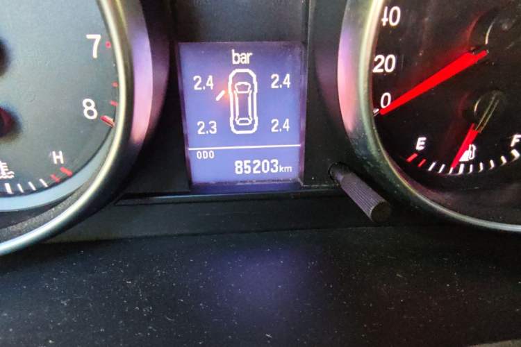 Used Haval H6 2015 Upgraded Model 1.5T Manual Two-Wheel Drive Elite Version Odometer Close Up
