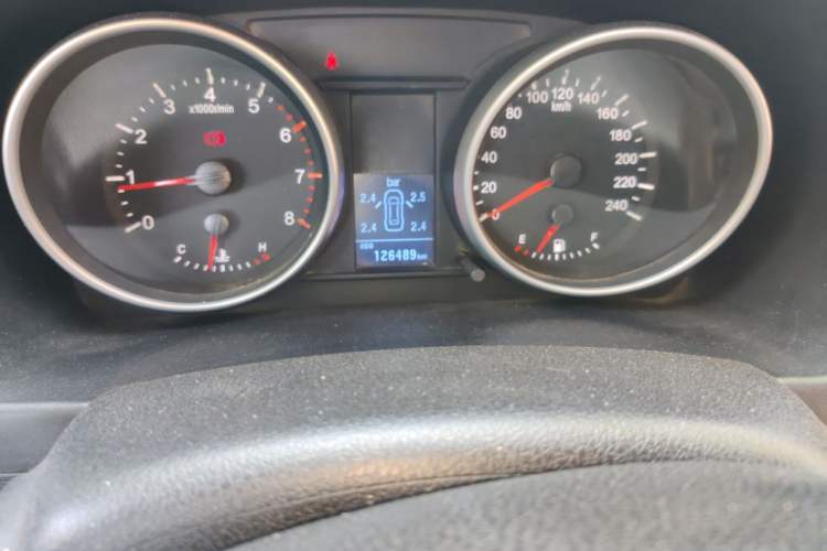 Used Haval H6 2015 Upgraded Model 1.5T Manual Two-Wheel Drive Elite Version Odometer Close Up