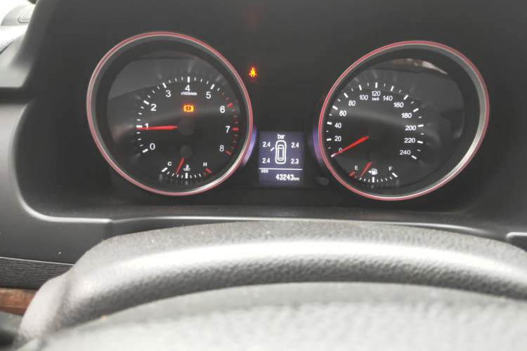 Used Haval H6 2015 Sport Edition 1.5T Manual Two-Wheel Drive Elite Model Odometer Close Up