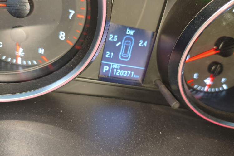 Used Haval H6 2015 Sport Edition 1.5T Automatic Two-Wheel Drive Luxury Model Odometer Close Up