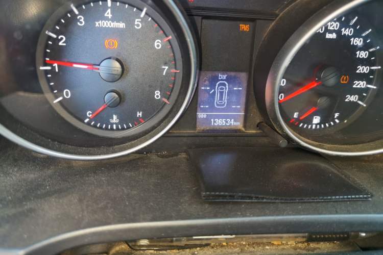 Used Haval H6 2015 Upgraded Model 1.5T Manual Two-Wheel Drive Elite Version Odometer Close Up
