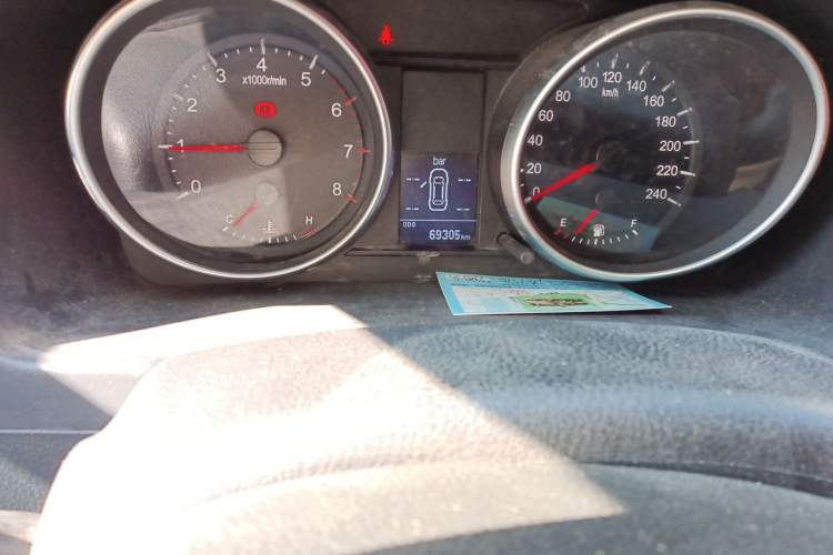 Used Haval H6 2015 Upgraded Model 1.5T Manual Two-Wheel Drive Elite Version Odometer Close Up