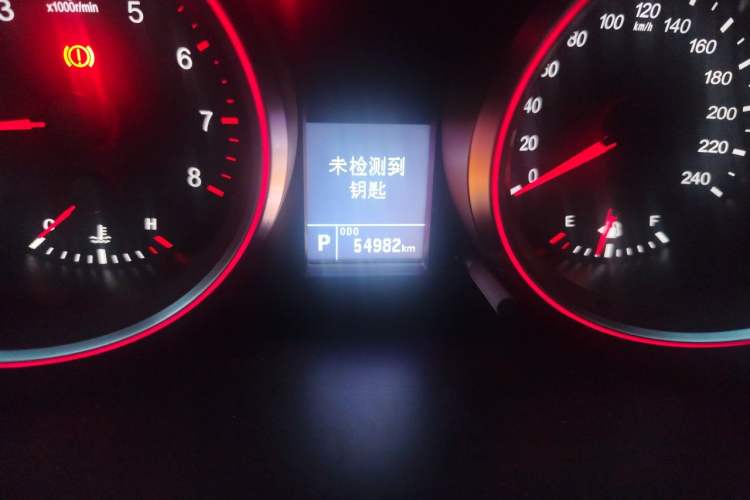 Used Haval H6 2015 Sport Edition 1.5T Automatic Two-Wheel Drive Luxury Model Odometer Close Up