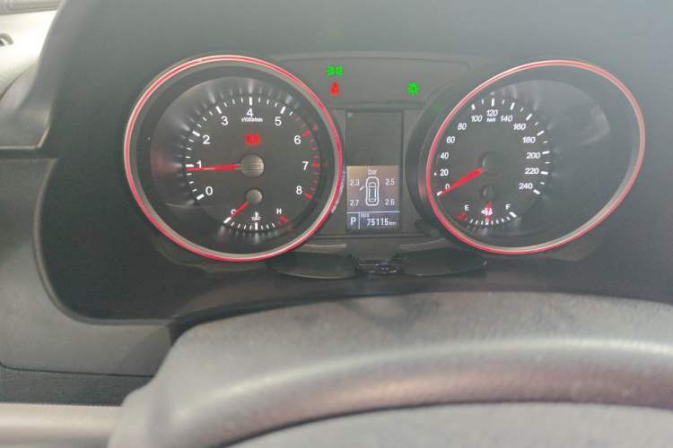 Used Haval H6 2015 Sport Edition 1.5T Automatic Two-Wheel Drive Luxury Model Odometer Close Up