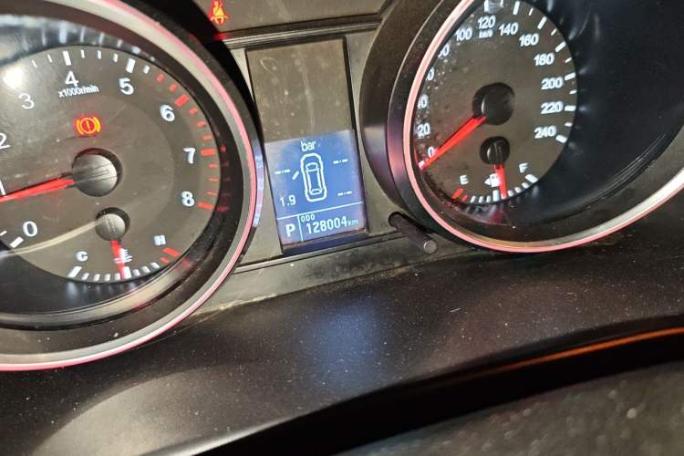 Used Haval H6 2015 Sport Edition 1.5T Automatic Two-Wheel Drive Luxury Model Odometer Close Up