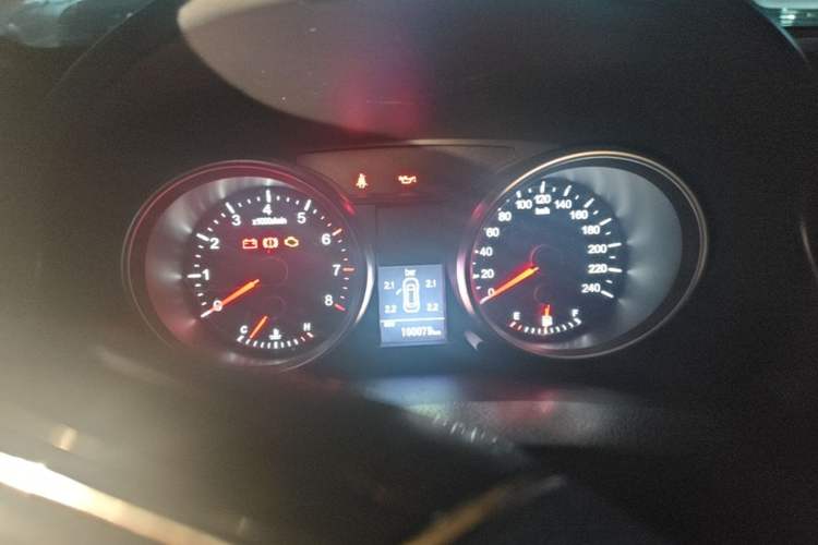 Used Haval H6 2015 Upgraded Model 1.5T Manual Two-Wheel Drive Elite Version Odometer Close Up