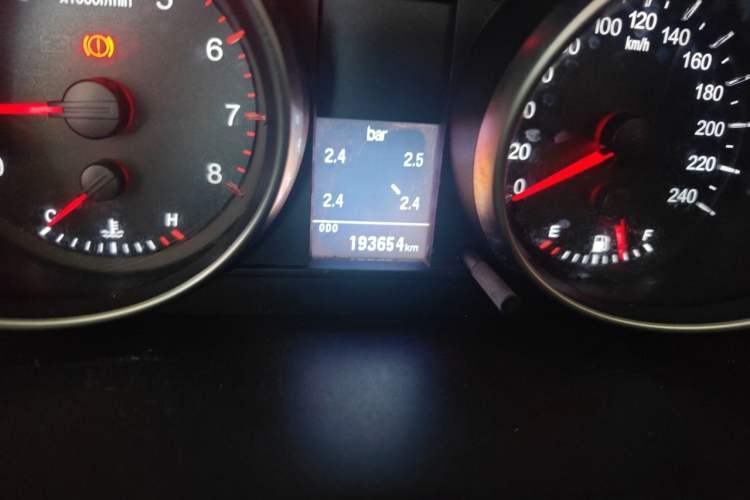 Used Haval H6 2015 Sport Edition 1.5T Manual Two-Wheel Drive Elite Model Odometer Close Up