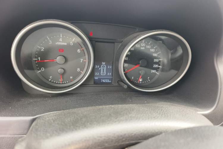 Used Haval H6 2015 Upgraded Model 1.5T Manual Two-Wheel Drive Elite Version Odometer Close Up