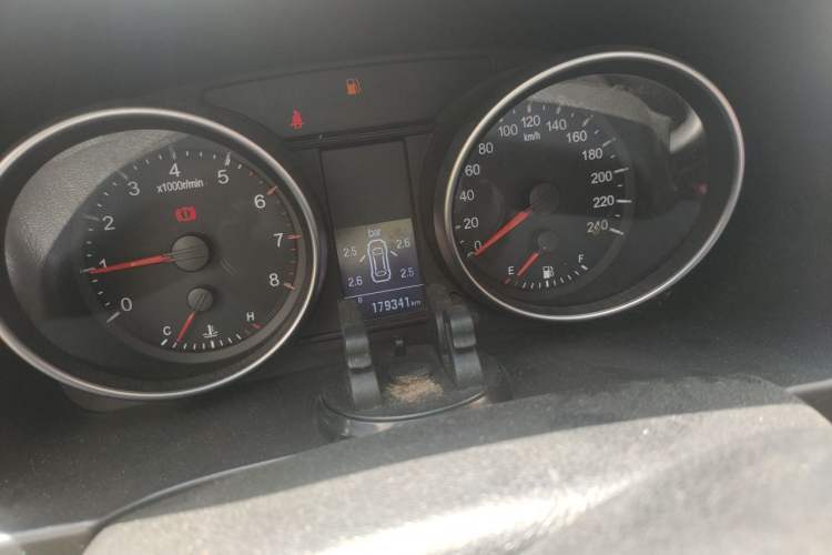 Used Haval H6 2015 Upgraded Model 1.5T Manual Two-Wheel Drive Elite Version Odometer Close Up