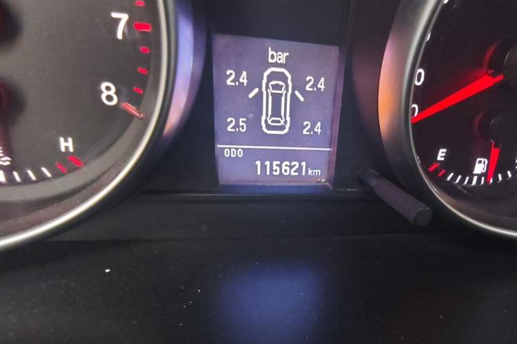 Used Haval H6 2015 Sport Edition 1.5T Manual Two-Wheel Drive Elite Model Odometer Close Up
