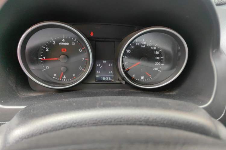 Used Haval H6 2015 Upgraded Model 1.5T Manual Two-Wheel Drive Elite Version Odometer Close Up