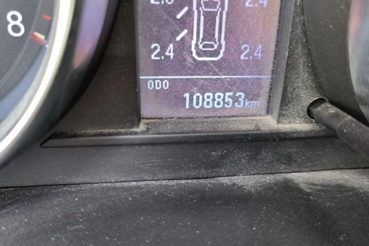 Used Haval H6 2015 Upgraded Model 1.5T Manual Two-Wheel Drive Elite Version Odometer Close Up